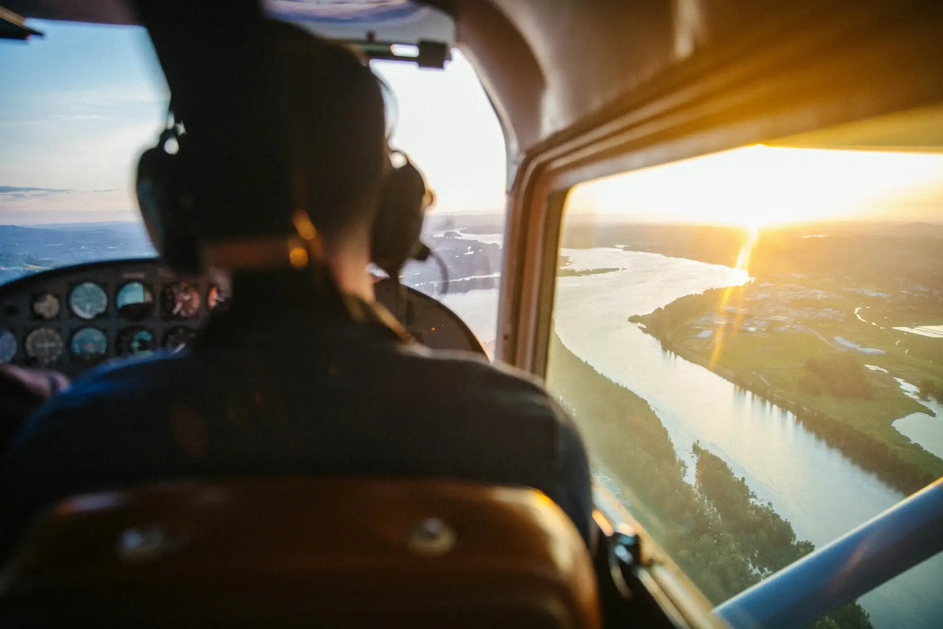 sun city aviation academy private pilot student viewed from the back seat of a ce