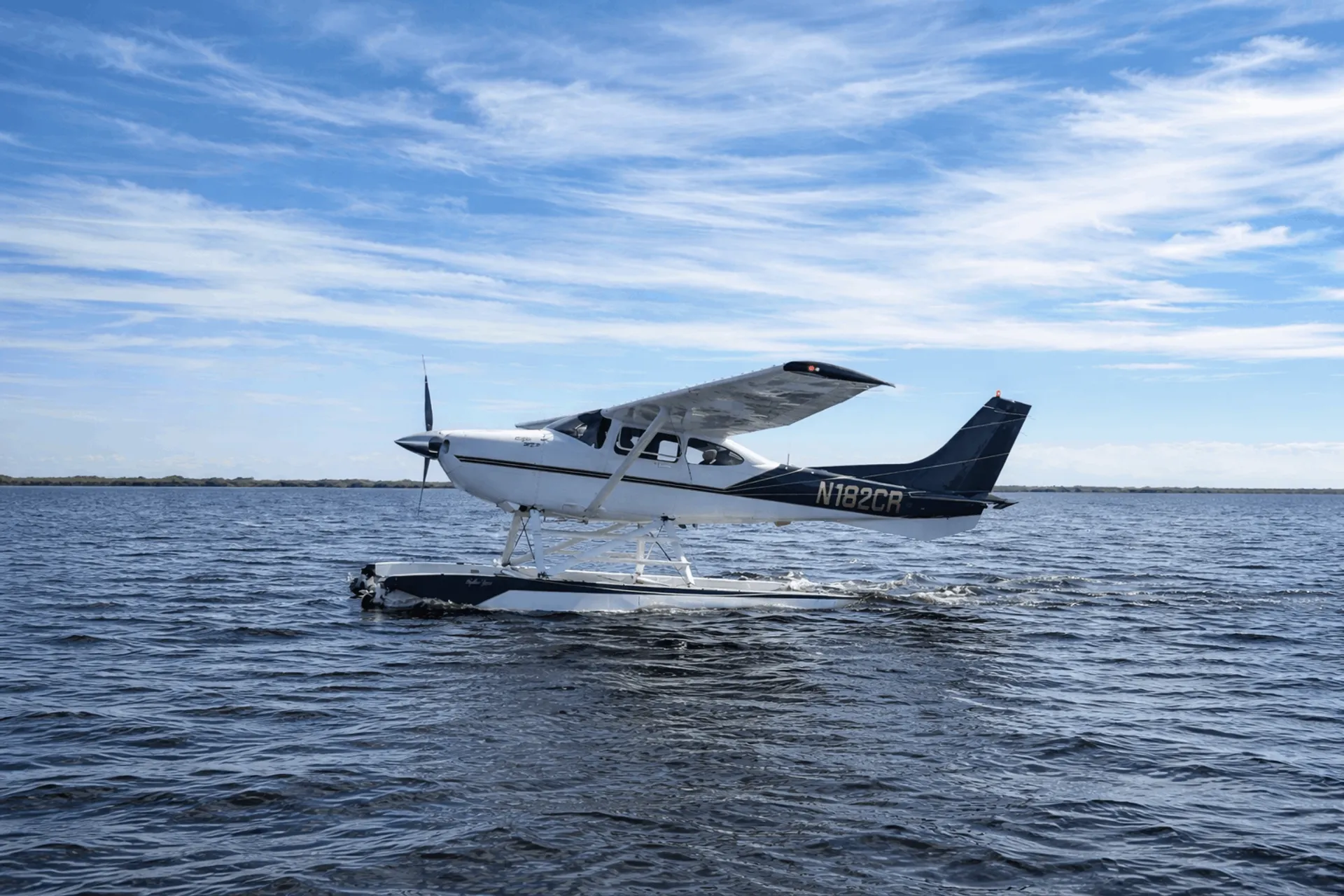 Cessna 182 Seaplane landing on freshwater in Melbourne