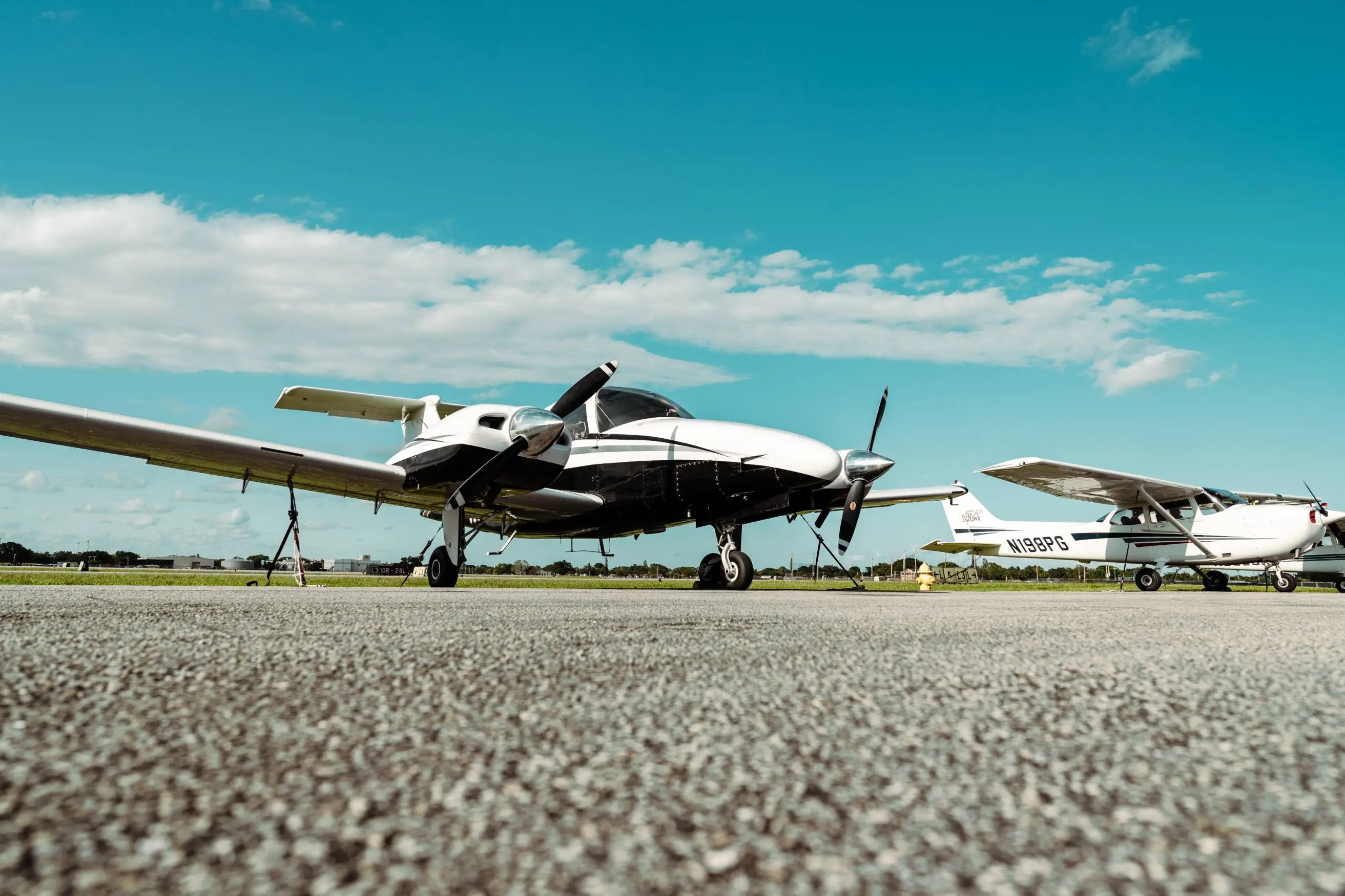 Sun City Aviation Duchess and Cessna 172 Skyhawk at KHWO